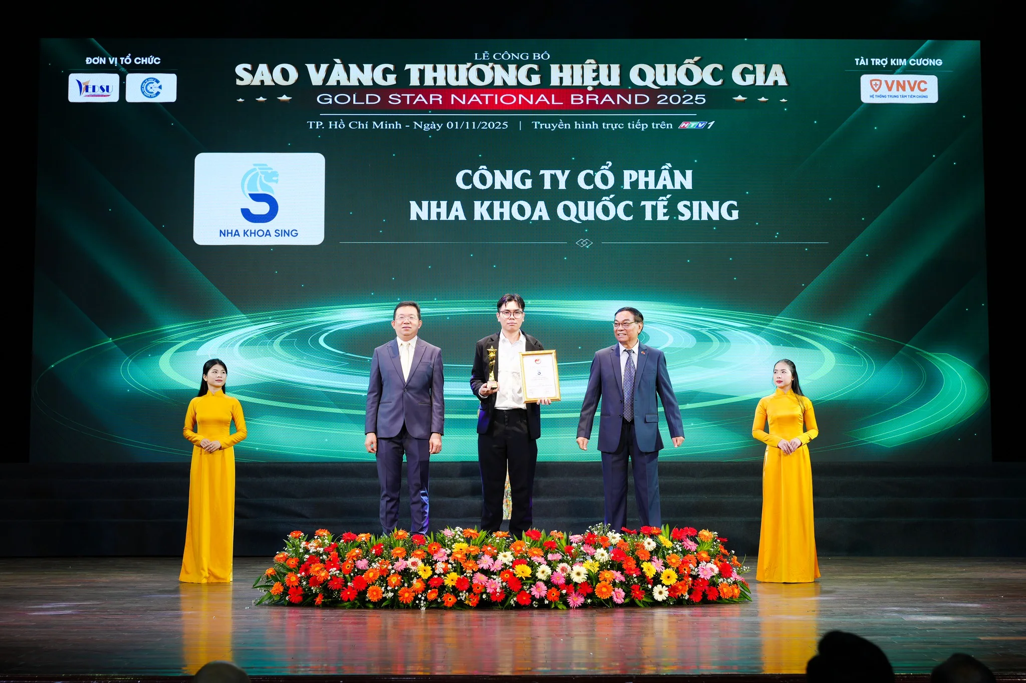 Nha khoa sing nhan giai sao vang thuong hieu quoc gia 1