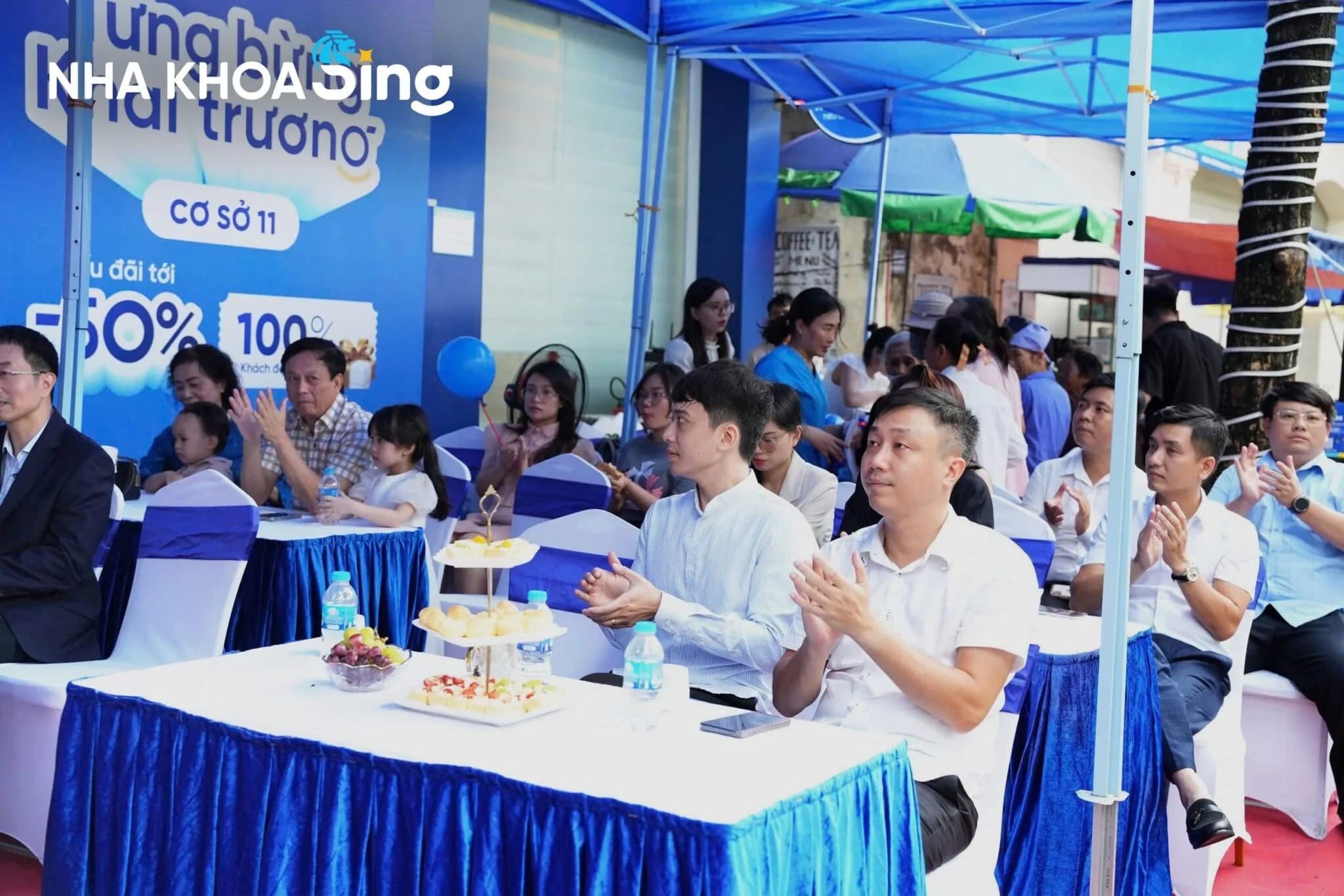 Sự góp mặt của đông đảo các đại biểu, khách mời tại buổi khai trương